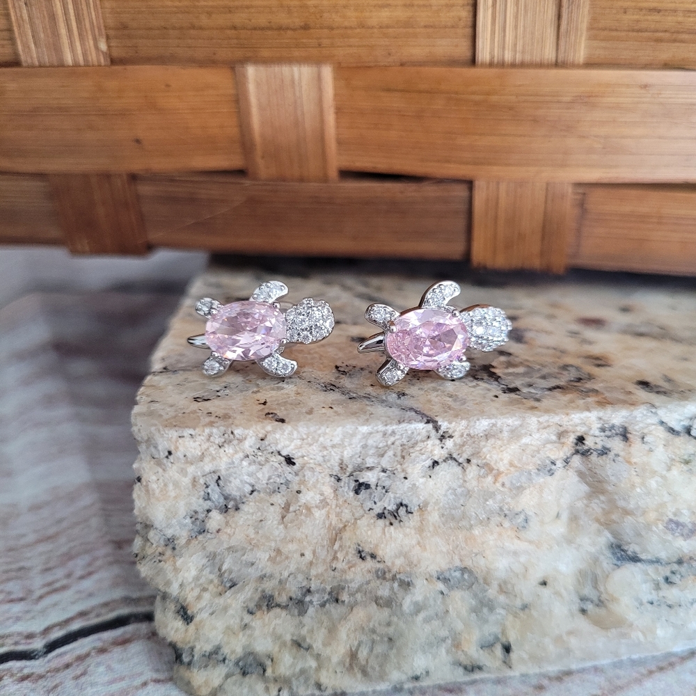 Pink Sea Turtle Stud Earrings π’β¨οΈ - Picture 7 of 7